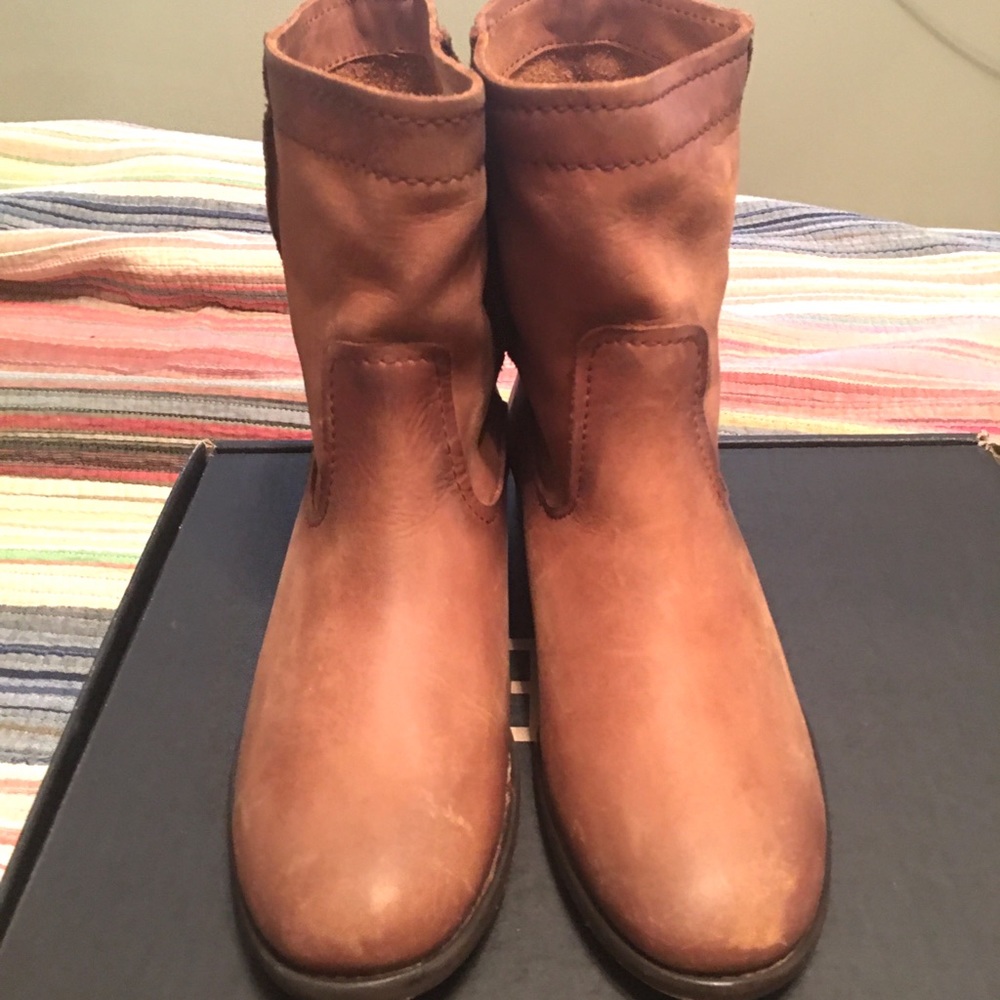 Frye cara short cognac sz. 8.5